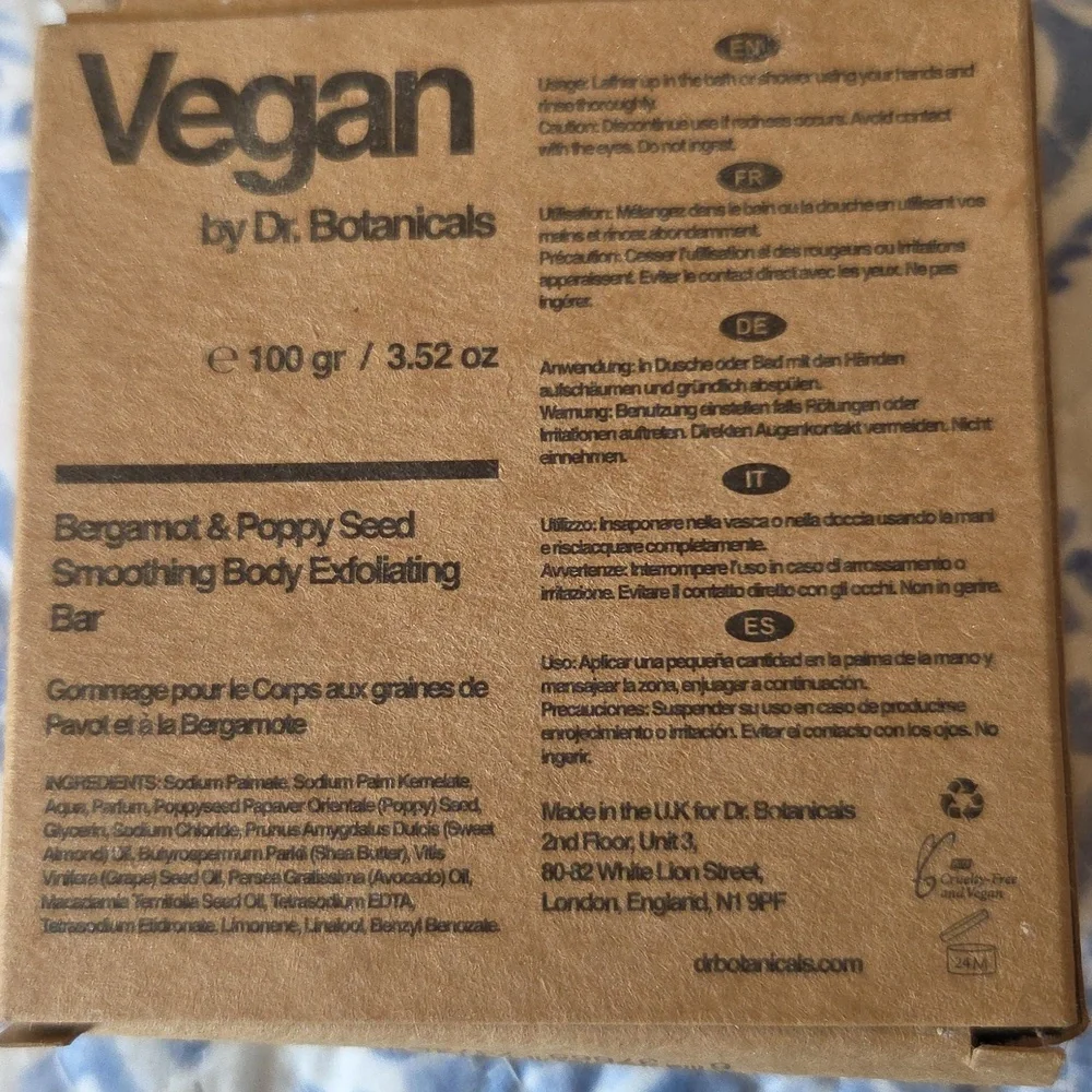 Vegan Bergamot & Poppy Seed Exfoliating Bar - White